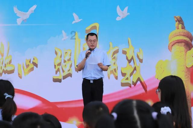 小学老师为什么要登记贫困户呢？游戏画面